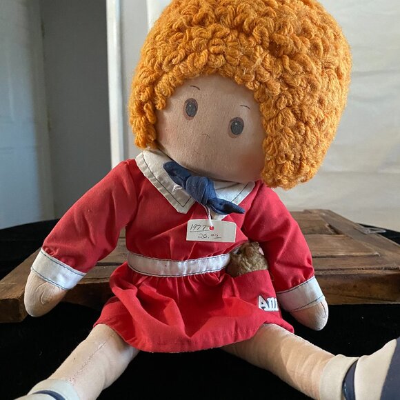 ANNIE W/DOG - Picture 5 of 8